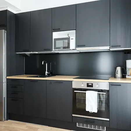 Fresh Two-room Next To Logomo & Train Station 公寓